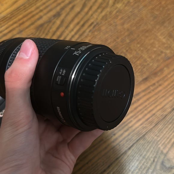 Canon EF 75-300mm lens - Picture 5 of 6